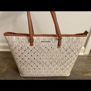 Micheal Kors Jet Set Tote Bag